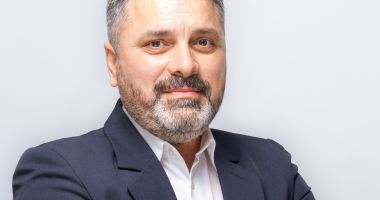 Stire din Politică-Administrație : Senatorul Remus Negoi nu se odihneşte în concediu. „Nu există vacanţă parlamentară”