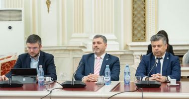 Stire din Politică-Administrație : Amendamentul celor de la USR după adoptarea Legii Offshore nu a fost aprobat. "Este o coaliţie a sărăciei"