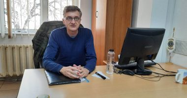 Stire din Social : Nevăzătorii constănţeni, condamnaţi la izolare din cauza gropilor din oraş