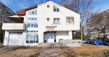 Nevăzătorii constănţeni, condamnaţi la izolare din cauza gropilor din oraş - 2