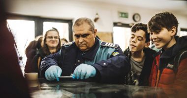 Vin vremuri grele! Polițiștii cu experiență ies la pensie, cine le ia locul? - 2