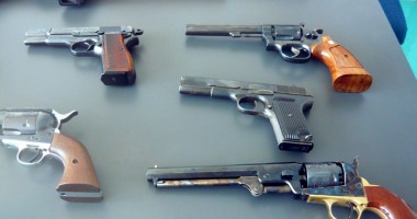 "Nu suntem Rambo sau agenți 007. Ne place doar să colecționăm arme!" - 2