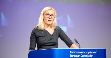 Stire din Actualitate : Oficialii europeni cred că vor fi gata pentru plafonarea preţului la petrolul rusesc începând cu 5 decembrie