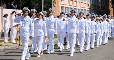 Stire din Cultură-Educație : O nouă promoţie de absolvenţi la Academia Navală. „Am fost o generaţie norocoasă!”