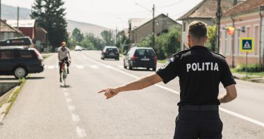 S-a terminat șmecheria! Polițiștii vor fi dotați cu electroșocuri și pistoale cu bile de piper - 2