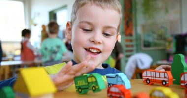 Peticeli pentru copiii cu autism! Singurul centru unde se făcea terapie gratuit a rămas fără sediu - 3