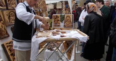 Un destin dedicat sculpturii. El e artistul care dă viață teiului - 3