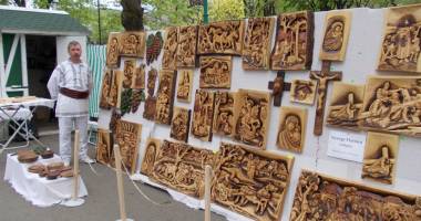 Un destin dedicat sculpturii. El e artistul care dă viață teiului - 4