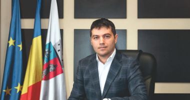 Stire din Politică-Administrație : Primarul din Ovidiu, George Scupra, demarează proiecte benefice pentru şcolile din localitate