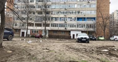 Coşmar fără sfârşit, în mijlocul Constanţei. Parcare desfiinţată, transformată într-o mare de nămol - 2