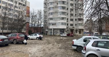 Coşmar fără sfârşit, în mijlocul Constanţei. Parcare desfiinţată, transformată într-o mare de nămol - 5