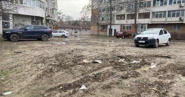 Coşmar fără sfârşit, în mijlocul Constanţei. Parcare desfiinţată, transformată într-o mare de nămol - 8