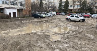 Coşmar fără sfârşit, în mijlocul Constanţei. Parcare desfiinţată, transformată într-o mare de nămol - 9