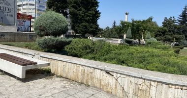 Parcul plângerii, la Casa de Cultură. „Este ruşinos pentru Constanţa!” - 4