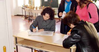 Stire din Cultură-Educație : Părinții sunt luați la întrebări. De ce  nu v-ați dat copiii la clasa pregătitoare?