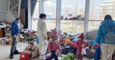 Mii de refugiaţi ucraineni, la Constanţa. Apel de la voluntari: "Este nevoie de mâncare, cărucioare pentru copii!" - 2