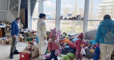 Stire din Actualitate : Guvernul a modificat condițiile pentru refugiații ucraineni care primesc bani pentru cazare și hrană în România