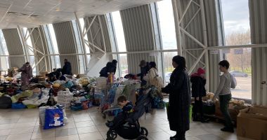 Mii de refugiaţi ucraineni, la Constanţa. Apel de la voluntari: "Este nevoie de mâncare, cărucioare pentru copii!" - 4
