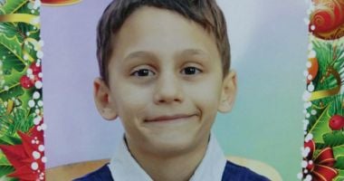 Stire din Eveniment : Cum e posibil? Copilul dispărut, găsit întâmplător, în locul "răscolit"  de autorități!