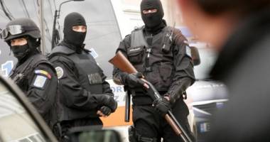 Stire din Eveniment : PERCHEZIȚII în Constanța / Pe urma ARMELOR aduse din BULGARIA