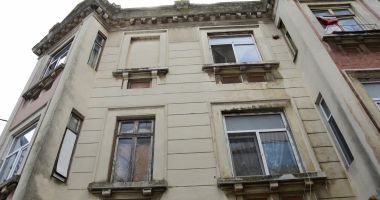 Pericol la Constanţa. Şcoli şi grădiniţe în clădiri ce stau să cadă - 2