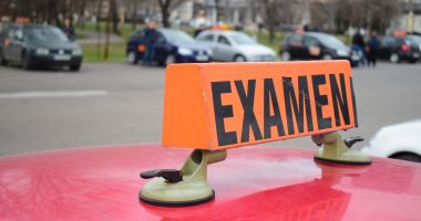 Stire din Eveniment : Școlile auto scot mașinile pe străzi! Cine are prioritate la examenul pentru permis