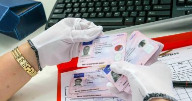 Stire din Eveniment : Metodă ingenioasă de a obține permise auto falsificate, pentru "numai" 3.000 de euro!
