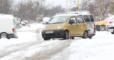Stire din Eveniment : Cum poți rămâne fără plăcuțele de înmatriculare dacă n-ai cauciucuri de iarnă