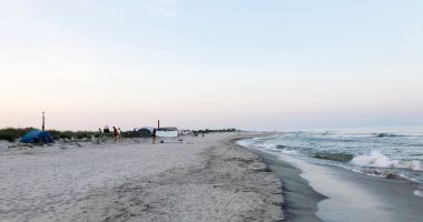 Plajele sălbatice din Corbu şi Vadu, fără salvamari, dar pline de turişti - 2