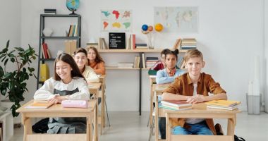Stire din Cultură-Educație : Bursele școlare vor fi plătite pe 15 ale lunii! Ce sume vor primi elevii