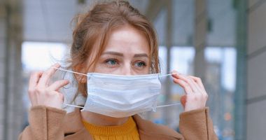 Stire din Social : Distracţia costă! Plimbăreţilor le sunt plătite doar cinci zile de carantină