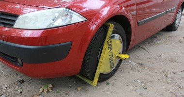 "Alo? Hoții mi-au furat mașina!" Leac pentru șoferii care parchează unde au chef - 3