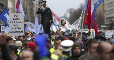 Stire din Eveniment : Ministrul Afacerilor Interne promite rezolvarea problemelor din Poliție. "Vom ieși în stradă, în număr mare"