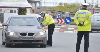 Stire din Eveniment : Cine îi apără pe polițiști? Om al legii lovit intenționat cu mașina. Agresorul e liber și îl dă în judecată pe polițist