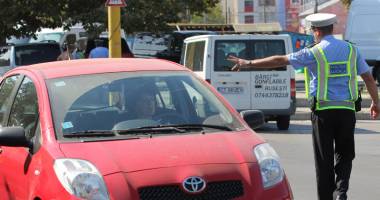 Stire din Eveniment : Polițiștii locali, luați peste picior de șoferii constănțeni: "Hai mă, treci la caracatițe!"
