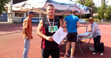 Stire din Eveniment : Un polițist din Mangalia colecționează medalii de aur la atletism