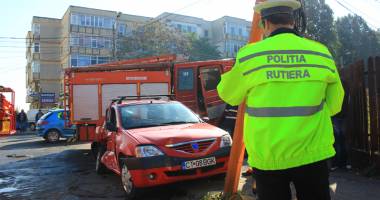 Grav accident rutier! Pompieri încarcerați în autospeciala ISU - 4