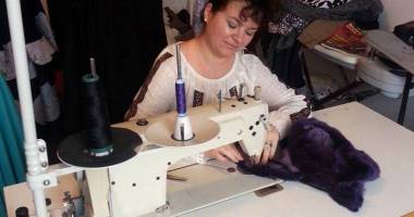 Stire din Constanța focus : Afacerea din mijlocul sufrageriei. A abandonat polonicul pentru a îmbrăca vedete