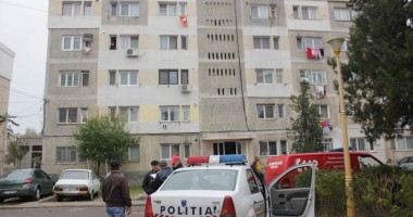 Stire din Eveniment : Ca în FILMELE DE GROAZĂ: găsit MORT în cadă!
