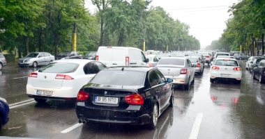 Stire din Social : Dependenți de mașina personală! "Avem un oraș aglomerat, poluat și zgomotos"