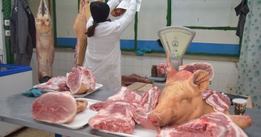 Stire din Social : Pregătiri de Crăciun. Grijă mare de unde cumpăraţi carnea de porc!