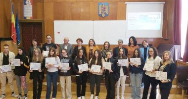 Stire din Cultură-Educație : Concursul Judeţean "L’ Homme et la mer" şi-a premiat participanţii