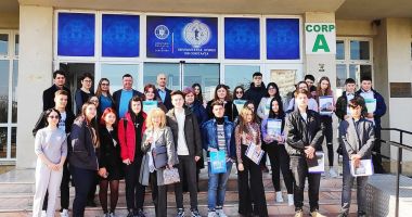 Stire din Cultură-Educație : Noi premii pentru elevii Liceului Economic "Virgil Madgearu"