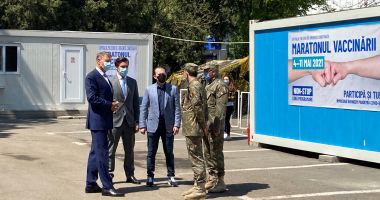 Preşedintele Iohannis, apel la vaccinare, de la malul mării: „Nu trebuie să lăsăm garda jos!” - 2