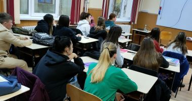 Stire din Cultură-Educație : Mereu inventivi! Ca să nu mai afle părinții când chiulesc, unii elevi „păcălesc” chiar și cataloagele electronice