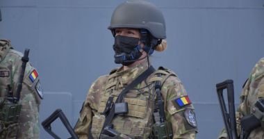 Roxana Chihaia, prima femeie scafandru militar într-o misiune internațională a Forțelor Navale. "În apă intră întotdeauna o echipă!" - 2
