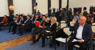 Stire din Politică-Administrație : Primăria modifică impozitarea clădirilor nerezidențiale. Cât vor plăti agenții economici