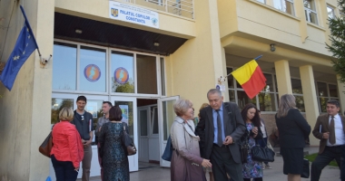Stire din Cultură-Educație : Primii directori ajunși în fotolii pe bază de concurs. Luptă strânsă pentru șefia Palatului Copiilor