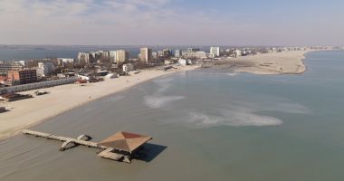 Gard pe plaja din Mamaia. Pasarela de la Cazino, îngropată şi împrejmuită pentru a fi protejată - 2