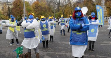 Stire din Economie : Înghețarea salariilor și pensiilor scoate sindicatele în stradă